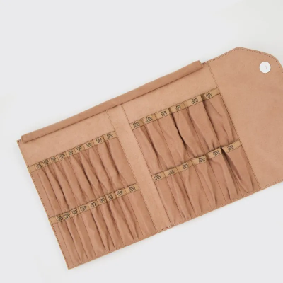 "Clay" interchangeable needle case